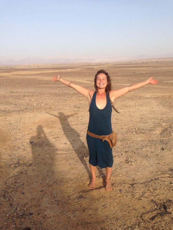 Naomi (29 jr): “Wat ik de afgelopen 10 jaar voornamelijk gedaan heb is het ontleren van de dingen die ik aangeleerd heb en die mij weerhouden om in vrijheid mezelf te zijn.”
