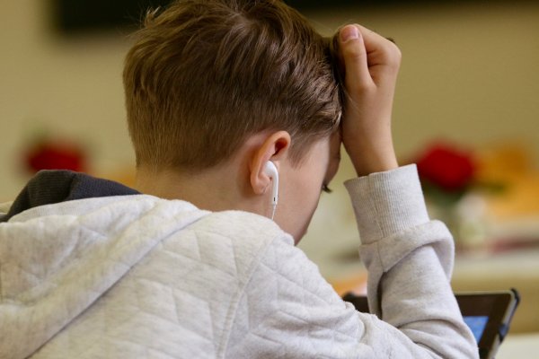 Arun: “Alle kinderen zijn ‘leerlustig’, je hoeft je hier niet door proefwerken te bewijzen.”