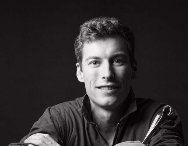 Timo (24 jaar): “Toen ik een jaar later weer mee ging naar hun kerk kreeg ik weer dat goede gevoel, het waren koude rillingen en een warm gevoel tegelijkertijd.”